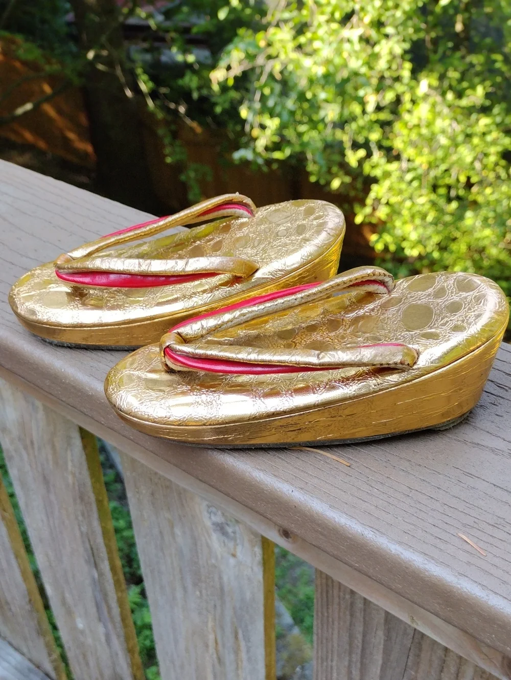 Size8-1/2-9,Little Girls,Gold and Red Authentic Japanese Flip Sandals